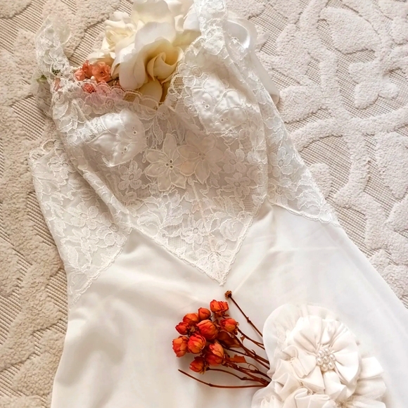 GORGEOUS, UNWORN VINTAGE BRIDAL "MUNSINGWEAR" LACE SLIP! SZ 32. - Picture 2 of 16